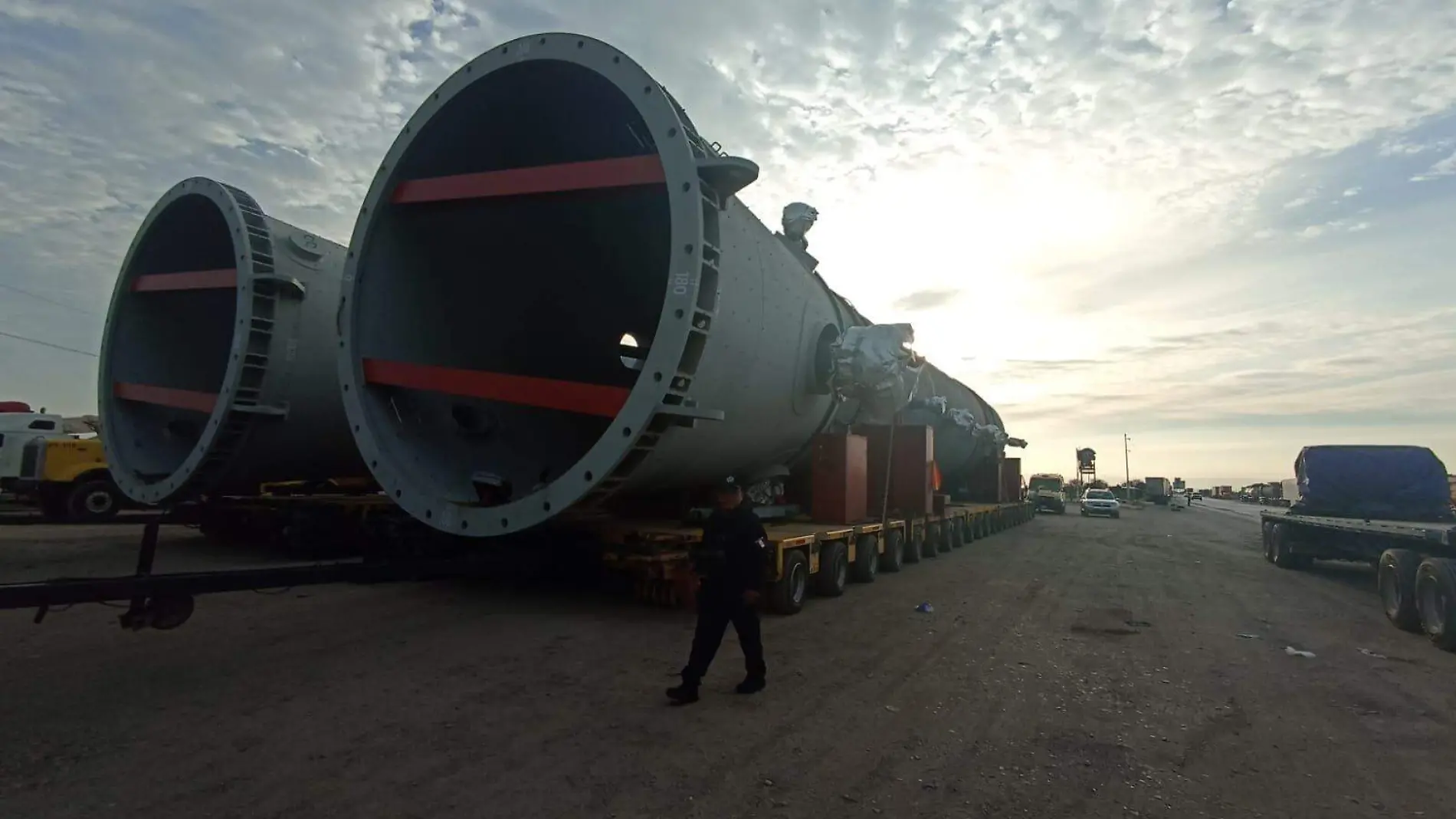 La movilización de enormes calderas que van a la Refinería de Hidalgo fue detenida temporalmente en Tamaulipas